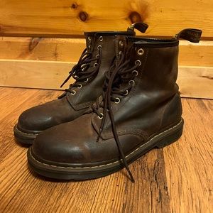 Dr. Martens 1460 CRAZY HORSE LEATHER LACE UP BOOTS